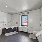 2 Bedroom 4 Beds, Tv, Kitchen & Free Parking Apartmán