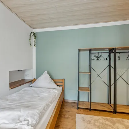 2 Bedroom 4 Beds, Tv, Kitchen & Free Parking Apartament