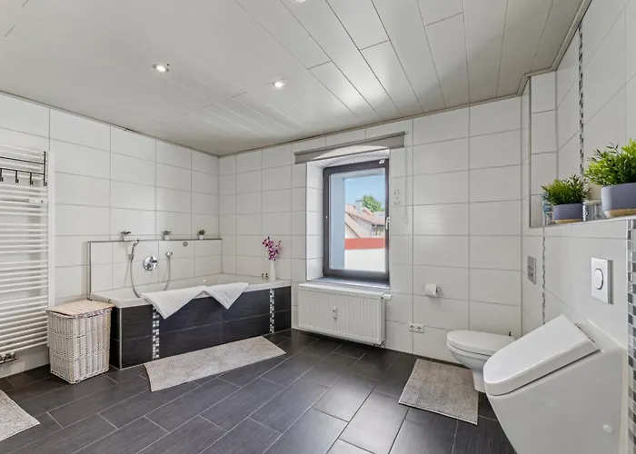 2 Bedroom 4 Beds, Tv, Kitchen & Free Parking Apartament